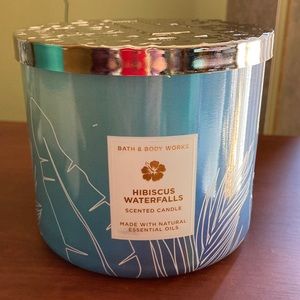 Bath and Body Works Hibiscus Waterfalls candle 🌺
